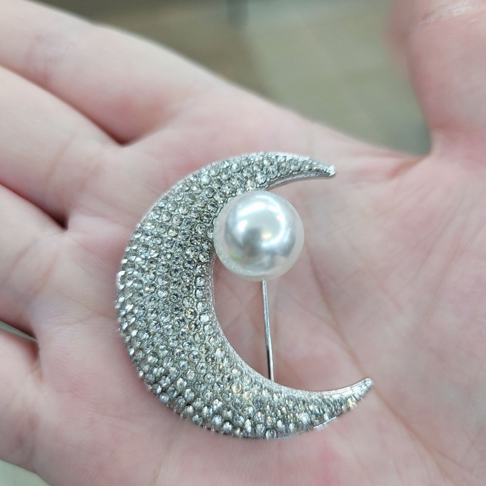 Brand New Silver Rhinestone Moon With Pearl Pin Brooch